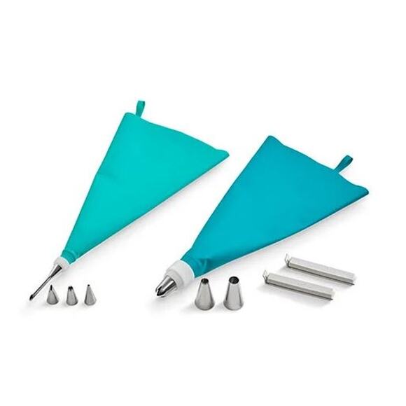 New Pampered Chef Decorating Bag Set #1589 with Tips Cake and Cookie Decorations - Picture 3 of 3